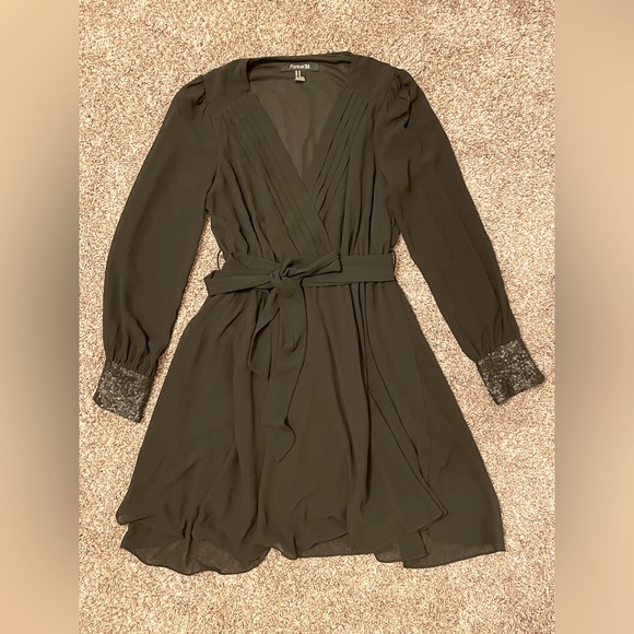 Forever21 women black long sleeve dress with beaded sleeve accent, size M - Picture 1 of 3